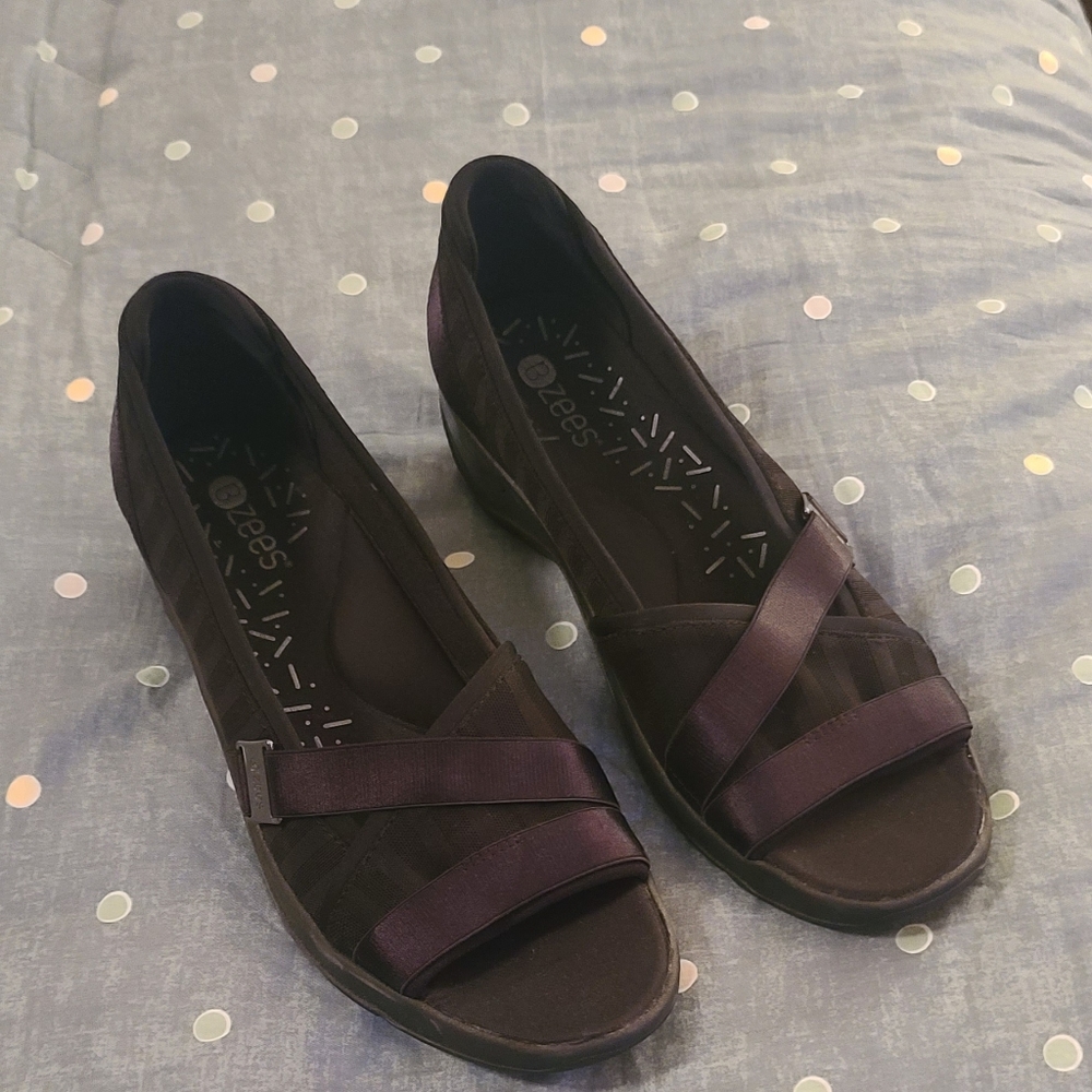 Bzees Kitten Women's FLATS Black